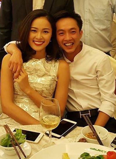 Hạ Vi (trái) muốn được mọi người chú ý qua công việc hơn là đời tư. Ảnh: Facebook Quốc Cường Gia Lai.