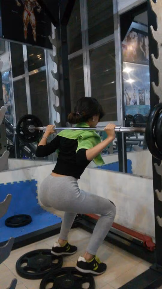 Thời gian rảnh, Quỳnh Anh thường dành thời gian để tới phòng tập gym để có một vóc dáng chuẩn hoặc ngồi uống cafe thư giãn với bạn bè.