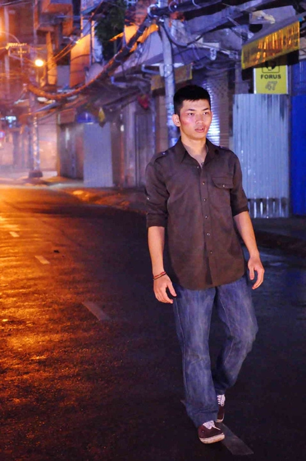 Vai Lâm "chợ Lớn" trong bộ phim thuộc về nam diễn viên Hà Hiền. Dù là vai thứ chính nhưng nhân vật này đóng vai trò quan trọng trong nút thắt của phim. Đây cũng là một trong những vai rất được kỳ vọng của Hà Hiền nhưng cuối cùng bộ phim lại không được ra mắt khiến anh mất một thời gian dài để trở lại màn ảnh.