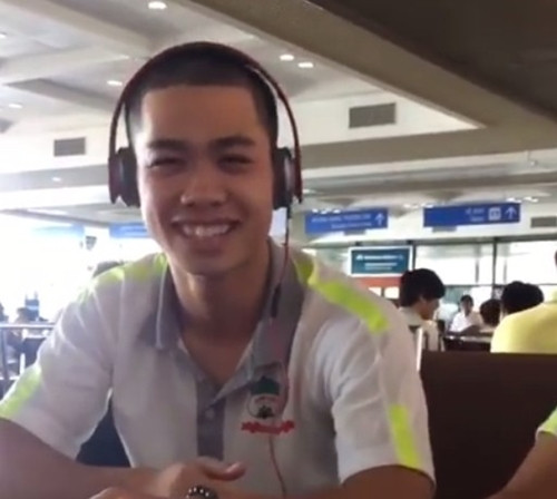 Trở về sau thất bại tại vòng 1/8 cúp QG trước Hà Nội T&amp;T, để xua tan nỗi buồn cho các đồng đội. Công Phượng đã cho ra lò clip "Em muốn làm ca sĩ Hàn Quốc" khiến cho các đồng đội có một tràng cười nổ bụng.