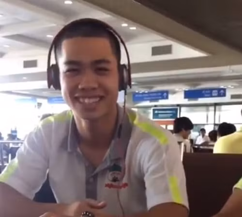 Trở về sau thất bại tại vòng 1/8 cúp QG trước Hà Nội T&amp;T, để xua tan nỗi buồn cho các đồng đội. Công Phượng đã cho ra lò clip "Em muốn làm ca sĩ Hàn Quốc" khiến cho các đồng đội có một tràng cười nổ bụng.