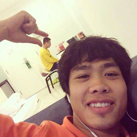 Công Phượng và trào lưu chụp ảnh thu nhỏ.