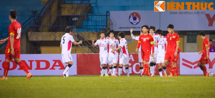 Hiệp hai trôi qua nửa thời gian thì Cerezo Osaka lại một lần nữa vươn lên dẫn trước sau pha vẩy má ngoài hết sức tinh tế của cầu thủ mang áo 13.