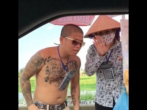 Nhưng việc chửi bới bất cứ thứ gì rồi đăng lên mạng xã hội không phải lúc nào cũng xuôi chèo mát mái. Nhiều "anh em" giang hồ ở khắp mọi miền bắt đầu nóng mắt. Nhiều người chửi lại, đe doạ, thách đấu Tuyền ngày càng nhiều.