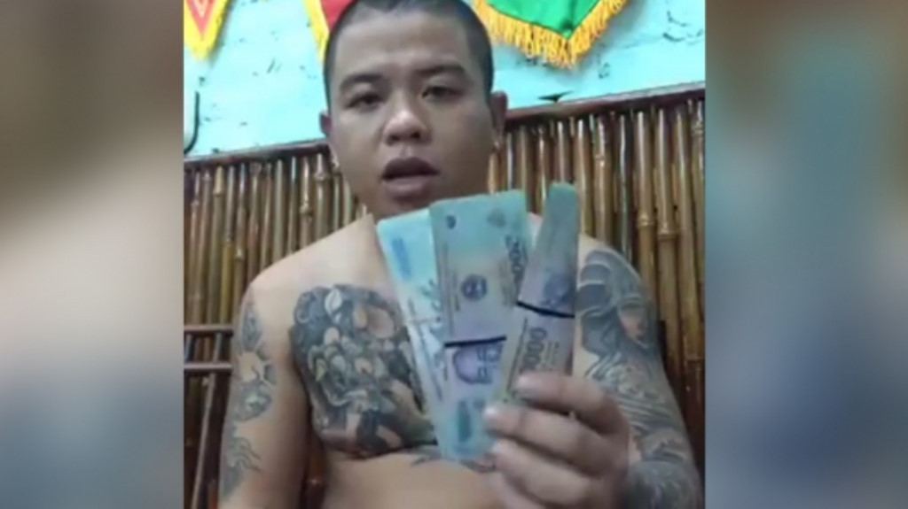 Ở giai đoạn cao điểm, trang cá nhân của thánh chửi Dương Minh Tuyền trên Facebook và Youtube có hàng triệu người theo dõi. (Nên nhớ những nghệ sĩ hạng A của showbiz không phải ai cũng có nhiều người theo dõi như vậy)