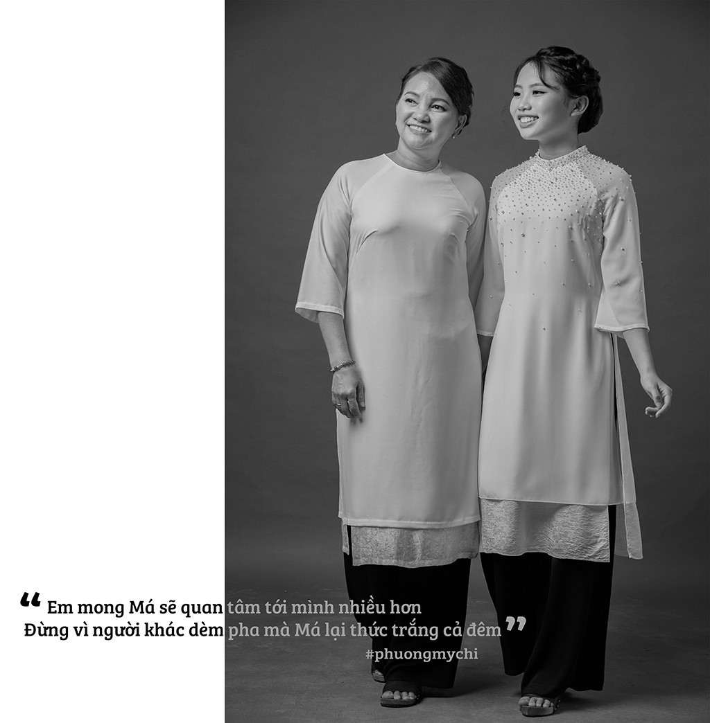 Bên cạnh những bức ảnh cực đẹp, bộ ảnh mùa Vu Lan của Phương Mỹ Chi còn kèm theo những dòng tâm sự mà ít khi cô nàng này chia sẻ thẳng trực tiếp được với mẹ. Những câu nói cảm động mà cô con gái nhỏ gửi gắm đến mẹ đã khiến không ít dân mạng phải rơi nước mắt. Nó xuất phát từ tâm tình của một người con thảo gửi đến tri ân công sinh thành, dưỡng dục của người mẹ dành cho cô.