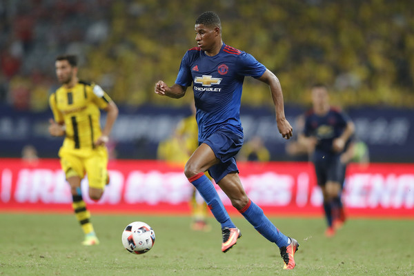 Chuyển nhượng bóng đá từ Daily Mail, tiền đạo Marcus Rashford của MU đang rộng đường đến Dortmund thi đấu nhất.