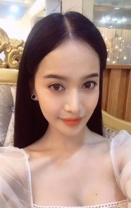 Chưa kể, Phương Vy sở hữu vóc dáng nuột nà không thua kém những cô gái thực sự.