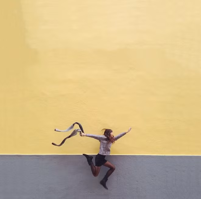 Chỉ là cái bức tường thôi mà có cần phải lạ lùng đến thế này không?