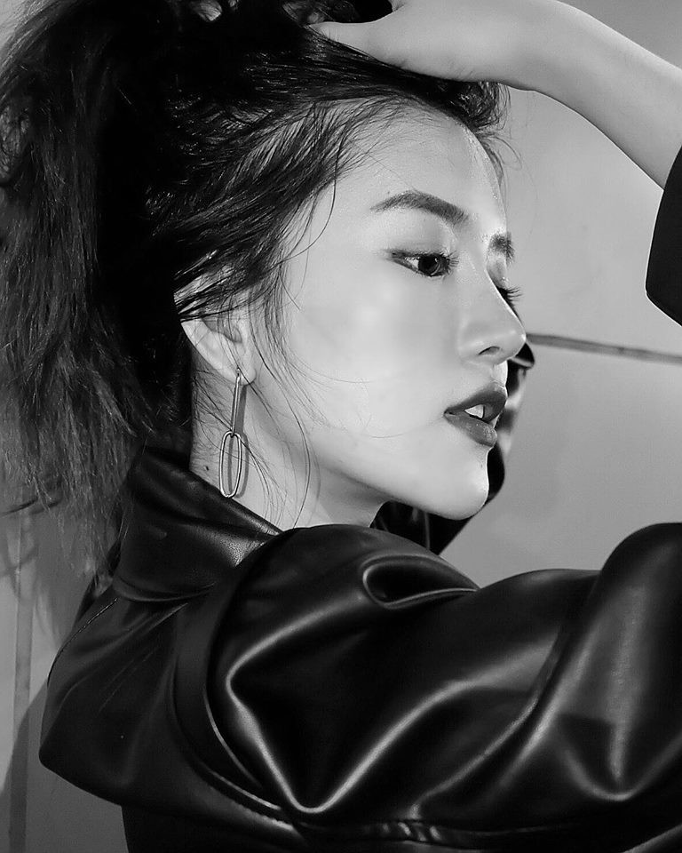 Bước vào nghệ thuật từ rất sớm nên ở Trâm Ngô luôn toát lên sự chuyên nghiệp. Cô luôn chỉn chu và chú ý đến tất cả mọi thứ trong mỗi lần xuất hiện, mỗi bức hình hay các phát ngôn.