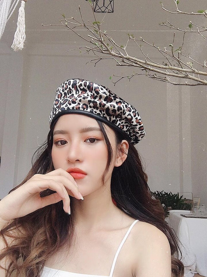 Nếu là người hay cập nhật thông tin trên MXH, nhiều người sẽ nhận ra, nữ sinh 2K Sài thành này là một nhân vật khá có tiếng và có đến hàng chục nghìn follow trang facebook cá nhân.