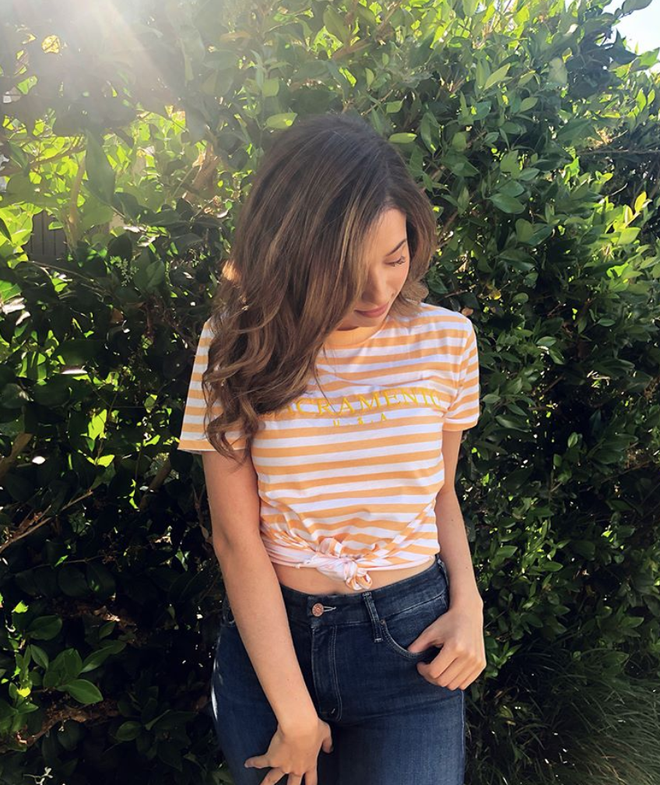 Sở hữu gương mặt ưa nhìn với đôi mắt to ngây thơ, chiếc mũi cao thẳng hài hòa với tổng thể và đặc biệt là nước da hơi nâu của Pokimane là một phần giúp cô nàng này có lượng fan khá khủng.