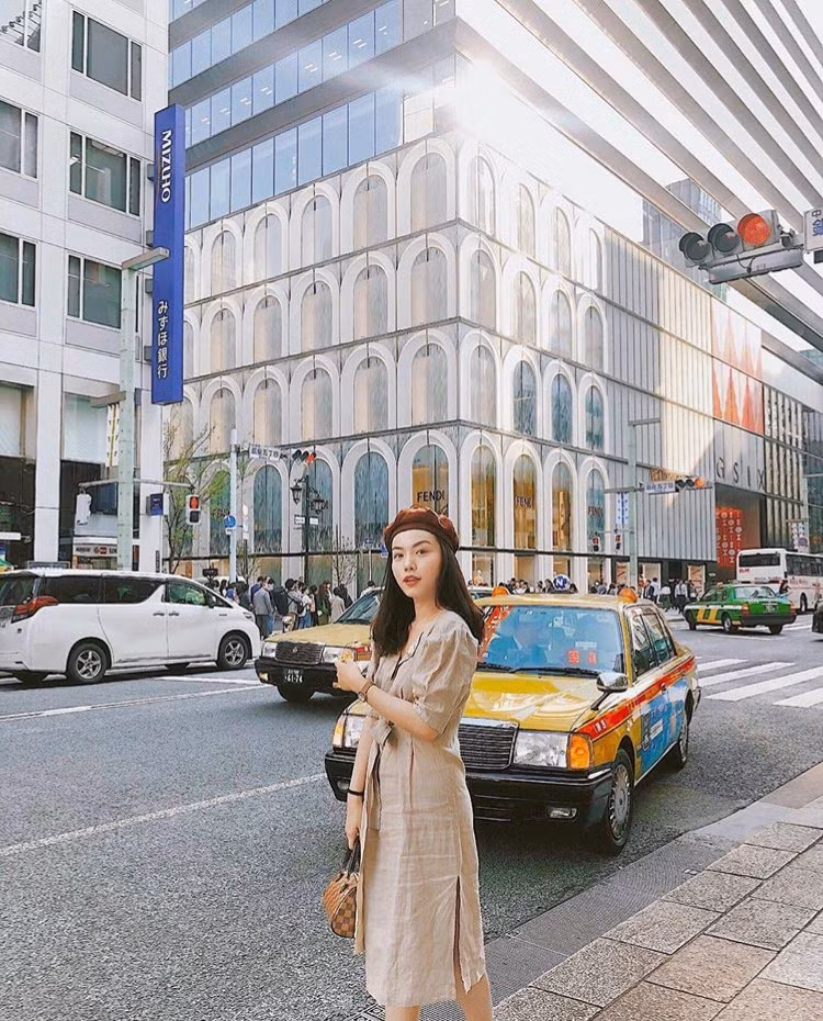 Hà Trúc thì lại khiến dân tình ghen tị đỏ mắt khi check-in ở thành phố Tokyo, Nhật Bản.