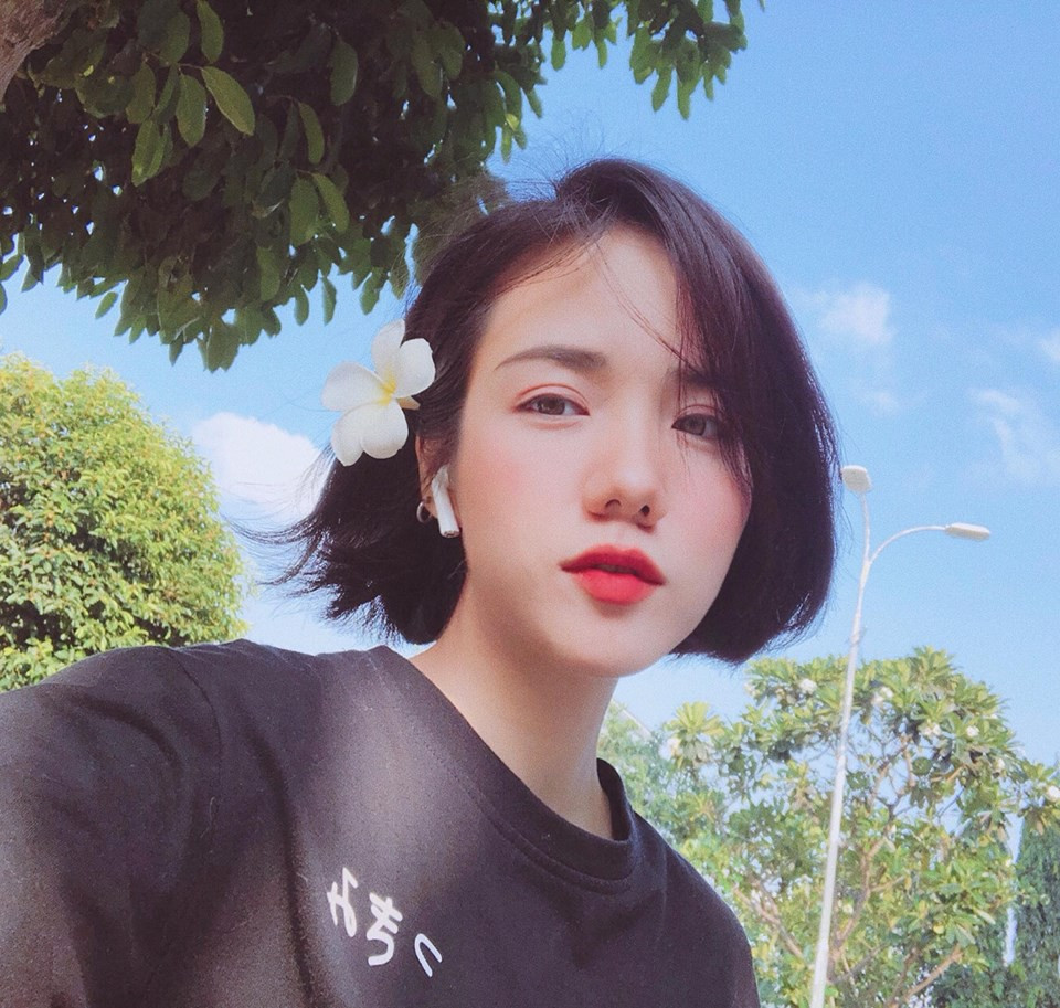 Phương Ly thì đang tranh thủ mấy ngày không phải chạy show để sang Thái ăn chơi, mua sắm.