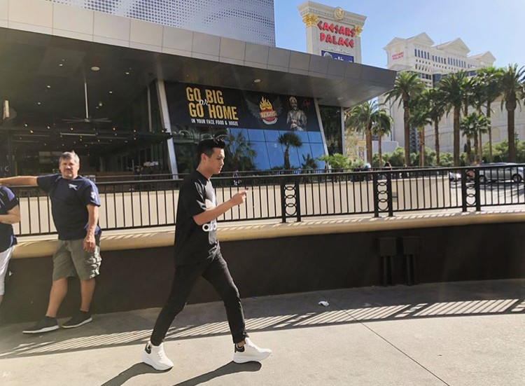 Vlogger HuyMe đang tận hưởng chuyến đi chơi xa của mình tại Las Vegas, Mỹ.