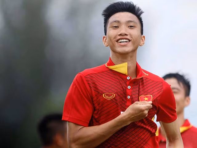 Sự nhanh nhẹn và những pha tạt bóng có chất lượng của Văn Hậu đã không ít lần mở toang khung thành của đối phương cho đồng đội.