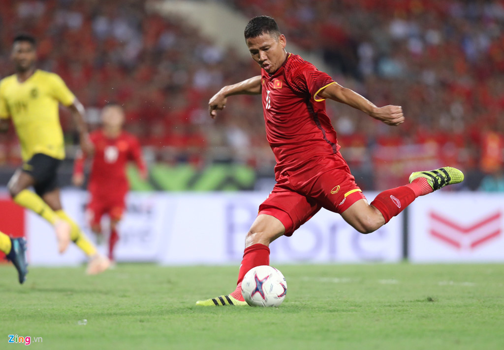 Dù đã cao tuổi nhưng với nhưng nghiệm và sự nhạy cảm về bóng, Anh Đức được đánh giá là mũi tấn công chất lượng của đội tuyển Việt Nam.