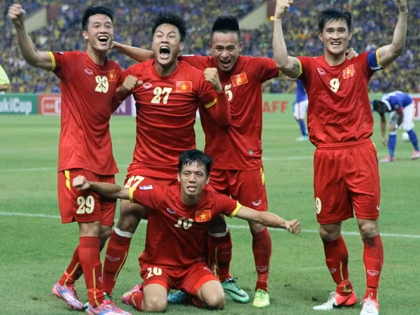 Tháng 12/2014, ĐTVN đã có cuộc lội ngược dòng "thần thánh" trước Malaysia tại “chảo lửa” Shah Alam trong khuôn khổ vòng bán kết AFF Cup 2014. Trận thắng này giúp các cầu thủ ĐTVN tràn đầy hy vọng lọt vào chung kết AFF Cup lần thứ ba trong lịch sử.