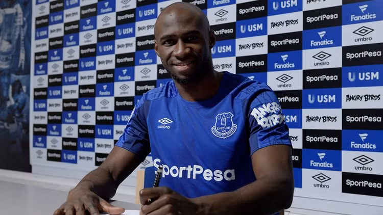 Trung vệ Eliaquim Mangala đã rời Manchester City để cập bến Everton ngay trong kỳ chuyển nhượng mùa Đông 2018. Ảnh: Goal