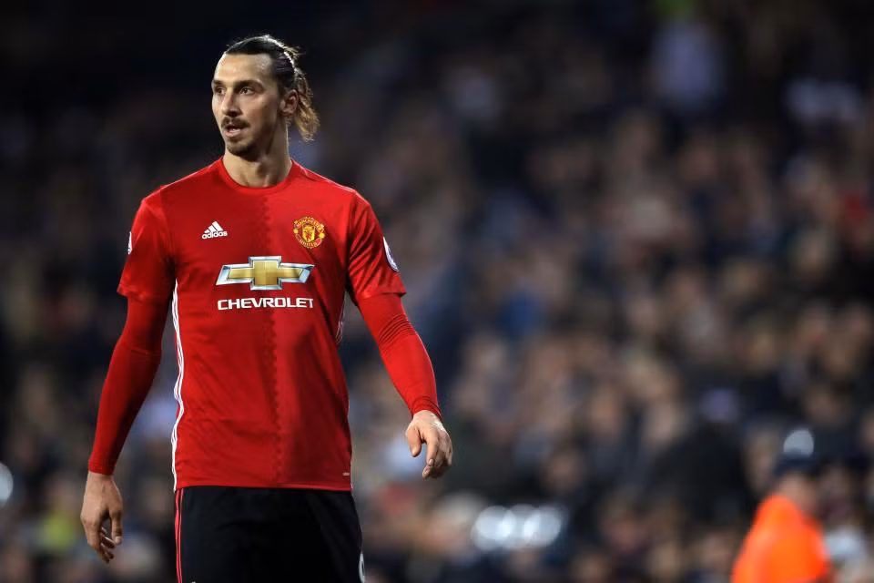 Dù bước sang tuổi 35, ngôi sao người Thụy Điển vẫn chạy tốt và trở thành một trong những chân sút trụ cột của MU. Ảnh: Independent.