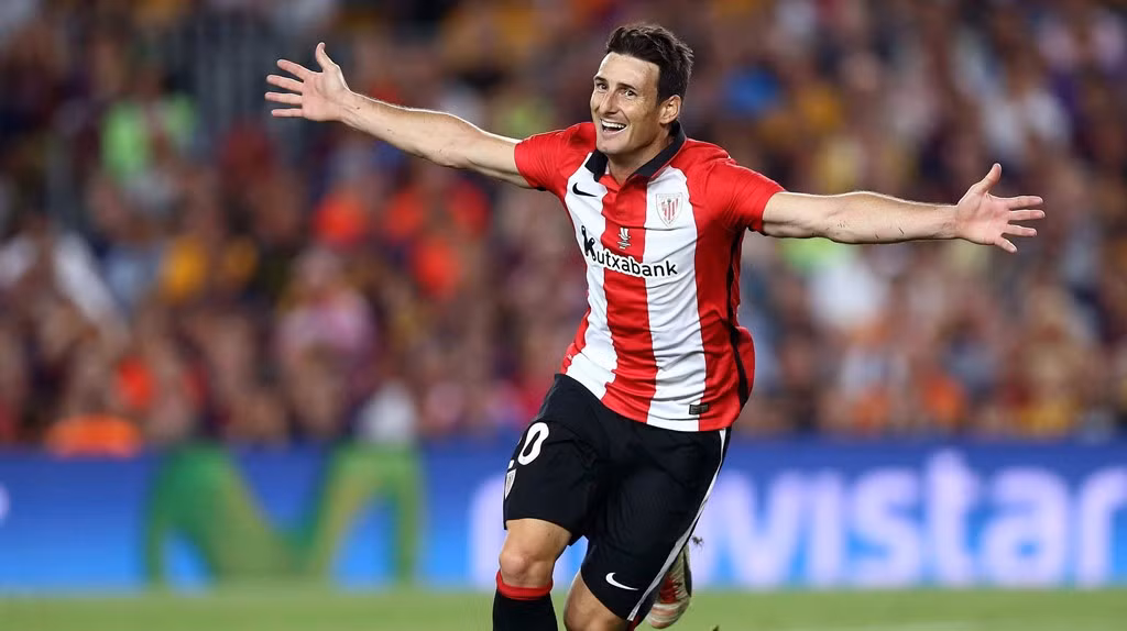 Aritz Aduriz được gọi là "ông già gân" của bóng đá Tây Ban Nha. Ảnh: ESPN.