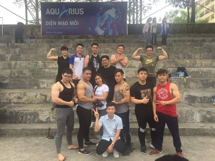 việc đi học mỗi ngày sẽ "dễ thở" hơn rất nhiều, và khối lượng bài tập cũng như sự nghiêm khắc của thầy cô không còn là ác mộng nữa khi được thường xuyên ngắm những cơ thể 6 múi.