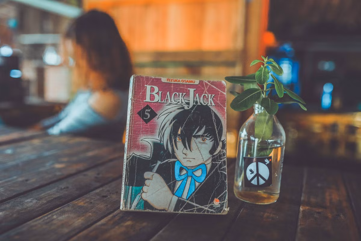 Nickname Kien Nguyen thì bày tỏ rằng: "Trước có cả tủ chuyện đủ bộ luôn Conan, Ô Long viện, Đội quân nhí nhố, Teppy, Đường dẫn đến khung thành, Doremon, Ninja loạn thị, Hiệp khách giang hồ, Jindo... sau đó khi những quán net phát triển thì cũng là lúc tủ chuyện vơi dần".