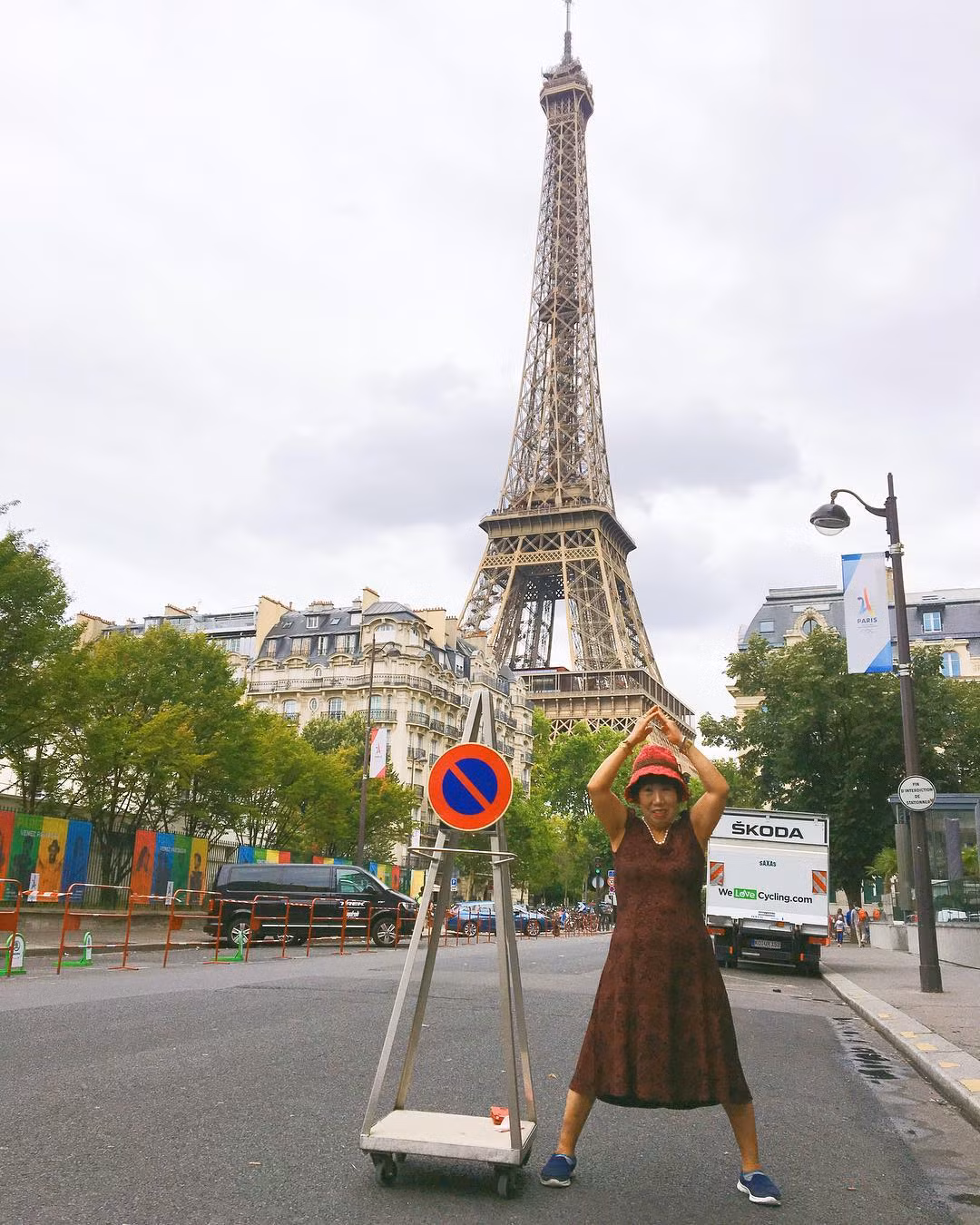 Sau này, lập gia đình không được bao lâu thì bà cũng li dị. Một mình người phụ nữ này nuôi 3 đứa con đến khi tốt nghiệp đại học không nhờ vả ai và không một tiếng than phiền.