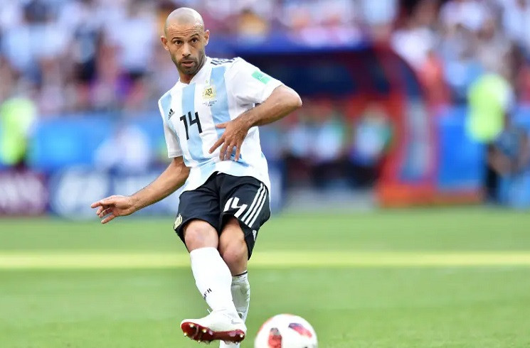 Tiền vệ kỳ cựu Javier Mascherano chuẩn bị chia tay đội bóng Trung Quốc, Hebei China Fortune để trở lại quê nhà Argentina khoác áo CLB Estudiantes, đội bóng do cựu danh thủ Juan Sebastian Veron làm Chủ tịch. Tiền vệ kỳ cựu 35 tuổi gia nhập Hebei China Fortune từ tháng 6/2018, sau khi từ chối gia hạn với Barca. Ở mùa giải này, Mascherano đã ra sân 25 trận tại Super League Trung Quốc và có 9 đường kiến tạo cho đồng đội lập công.
