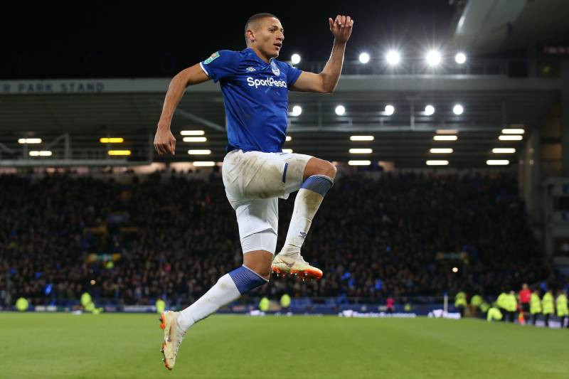 Theo tờ Evening Standard, cầu thủ tấn công của Everton, Richarlison mới là cái tên được MU chú ý. Không giống như Mandzukic đã 33 tuổi, Richarlison mới 22 tuổi, phù hợp với hồ sơ ưa thích của Solskjaer.