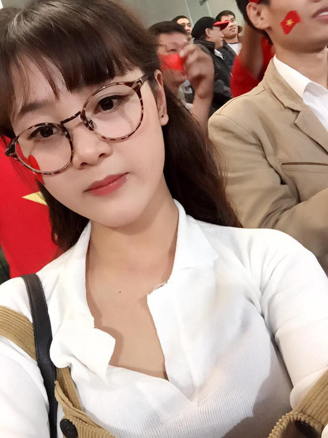 Lần mò vào trang cá nhân của Hạnh nhiều người còn bất ngờ khi cô bạn cho đăng tải rất nhiều hình ảnh liên quan đến Công Phượng và còn có cả những bức ảnh chụp màn hình khi hai nhân vật này đang gọi video call với nhau.