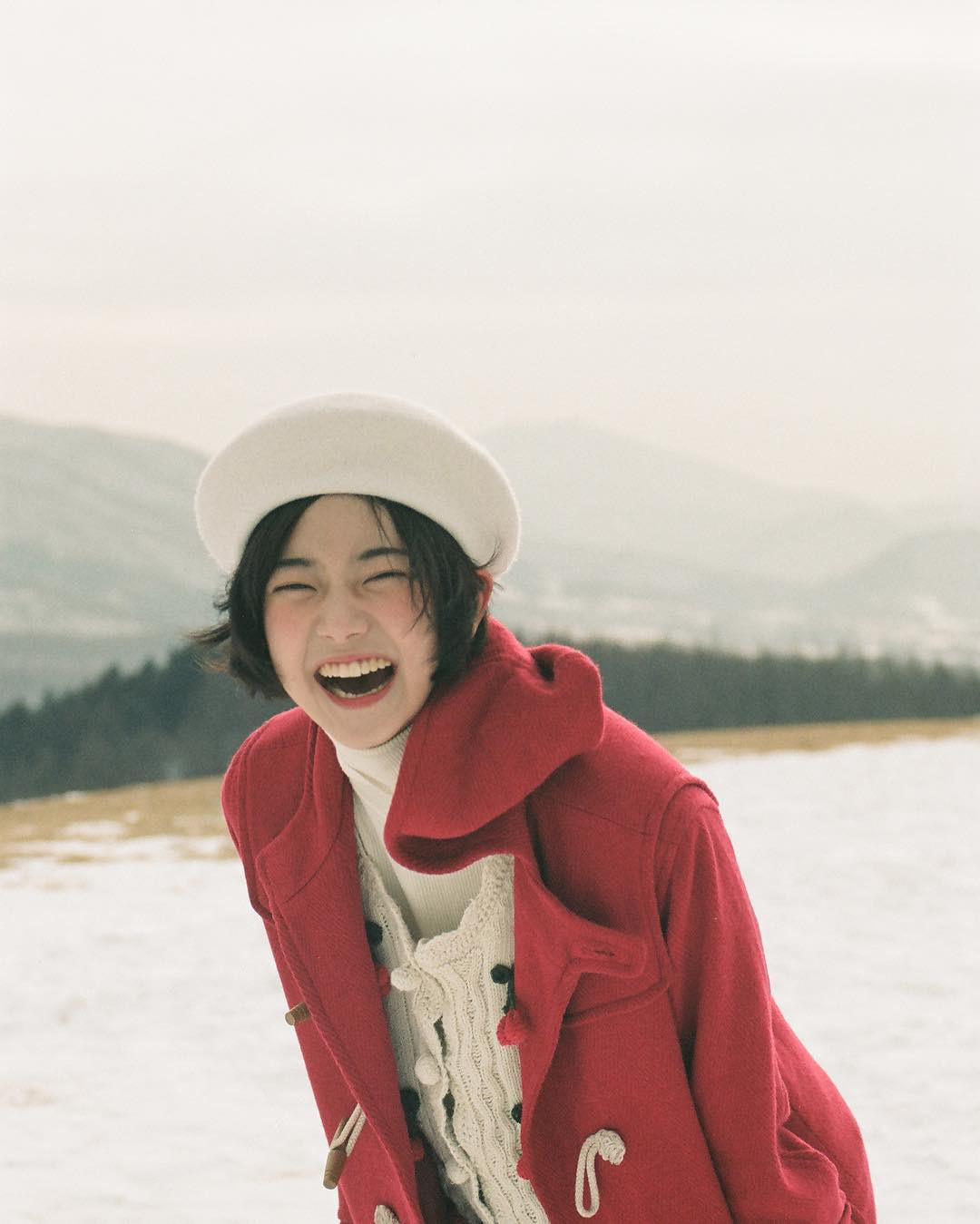 Nếu có dịp ghé thăm trang cá nhân của Min Seo, đôi khi bạn sẽ tìm thấy cô bạn này cho đăng tải những clip khoe giọng hát siêu ngọt ngào của mình.