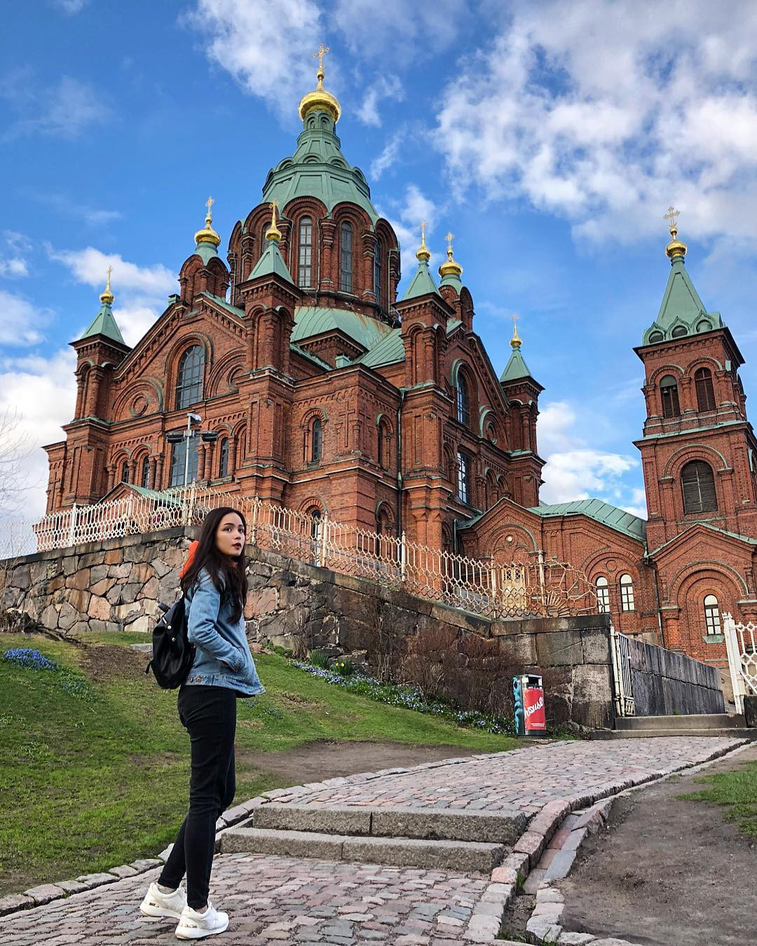 Lướt qua trang Instagram cá nhân của Phương Linh, dễ dàng nhận ra cô bạn là một người thích xê dịch với bảng thành tích du lịch thuộc dạng "khủng".