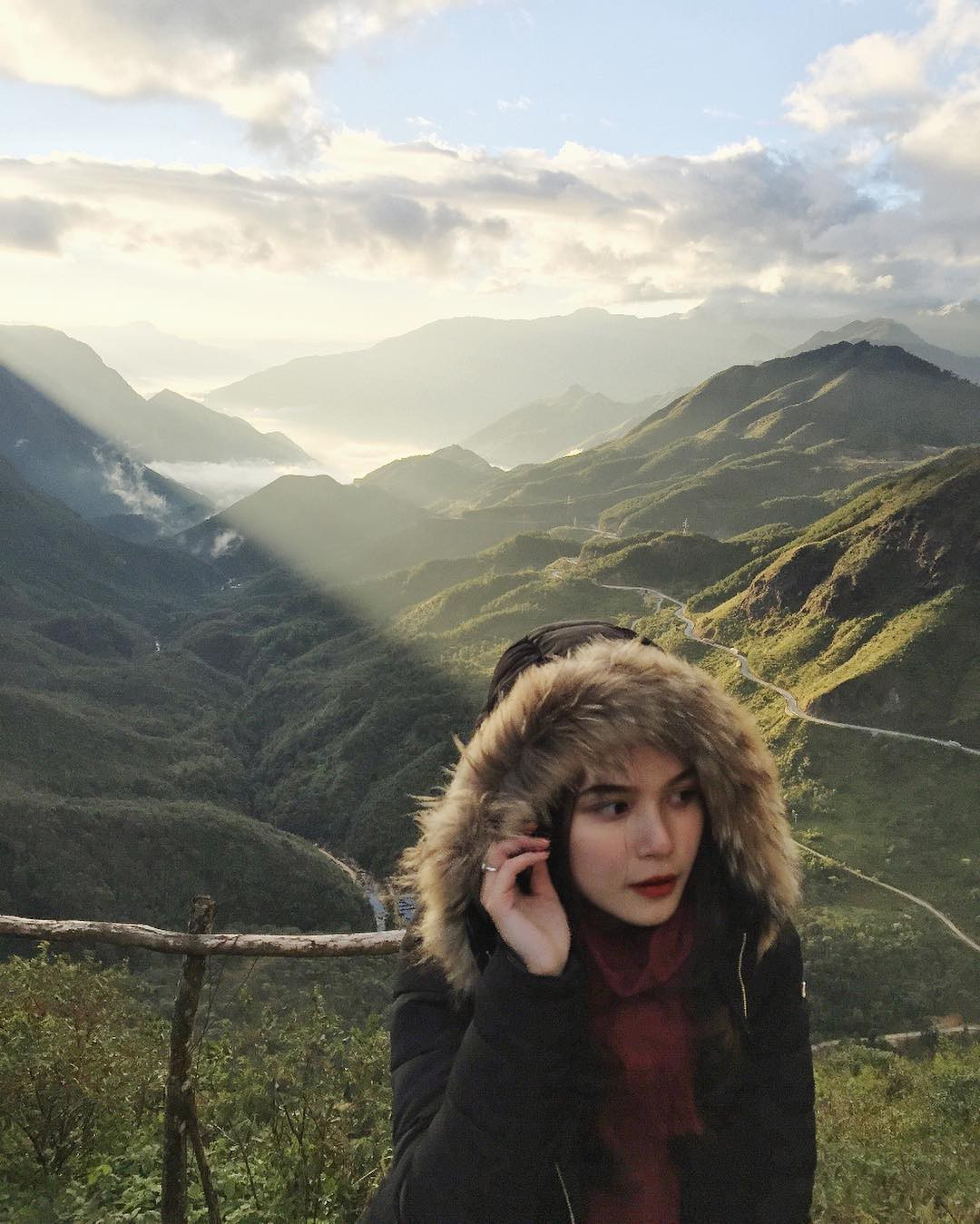 Với ngoại hình thu hút, khuôn mặt xinh xắn cùng khả năng tạo dáng tự nhiên, những tấm hình du lịch được Linh chia sẻ trên Instagram khiến ai cũng phải trầm trồ tán thưởng.