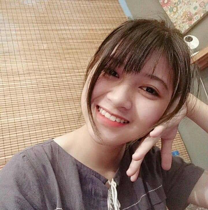 Hiện tại, Hương chưa biết được ai là người chụp bức ảnh ở trạm xe buýt, nhưng Hương phỏng đoán, đó là một bạn nữ.