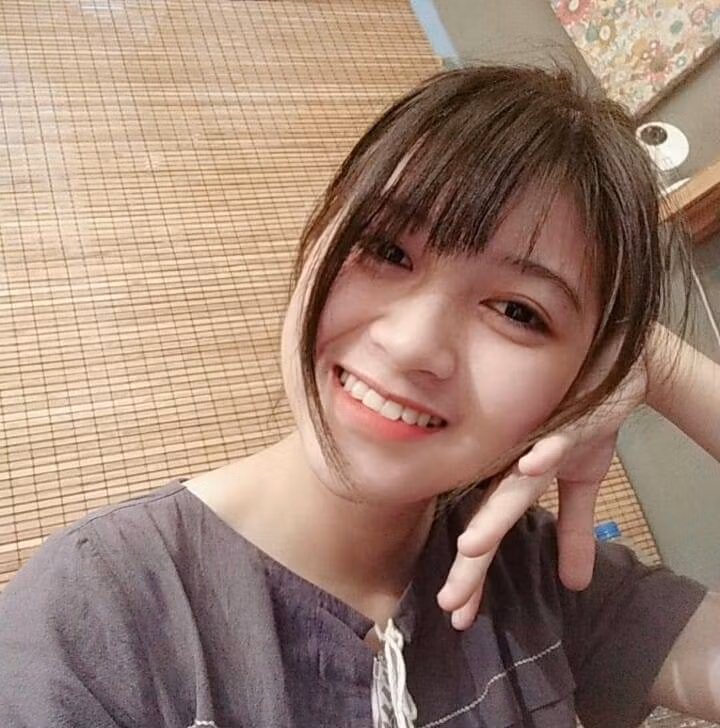 Hiện tại, Hương chưa biết được ai là người chụp bức ảnh ở trạm xe buýt, nhưng Hương phỏng đoán, đó là một bạn nữ.