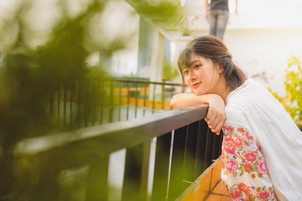 Ngỡ rằng mọi chuyện sẽ dừng lại tại đây, nhưng sáng 3/7, bức ảnh chụp Hương tiếp tục được chia sẻ trên các page lớn, lượt người theo dõi tính bằng triệu.