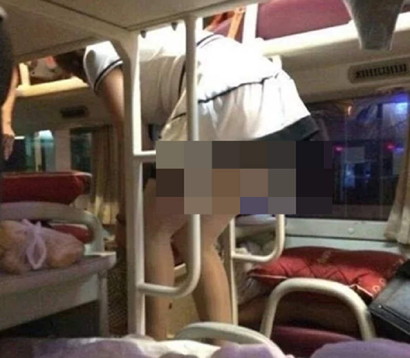 Đôi lúc vô tình chứng kiến những cảnh tượng này, nhiều dân mạng chỉ biết lắc đầu quay đi.