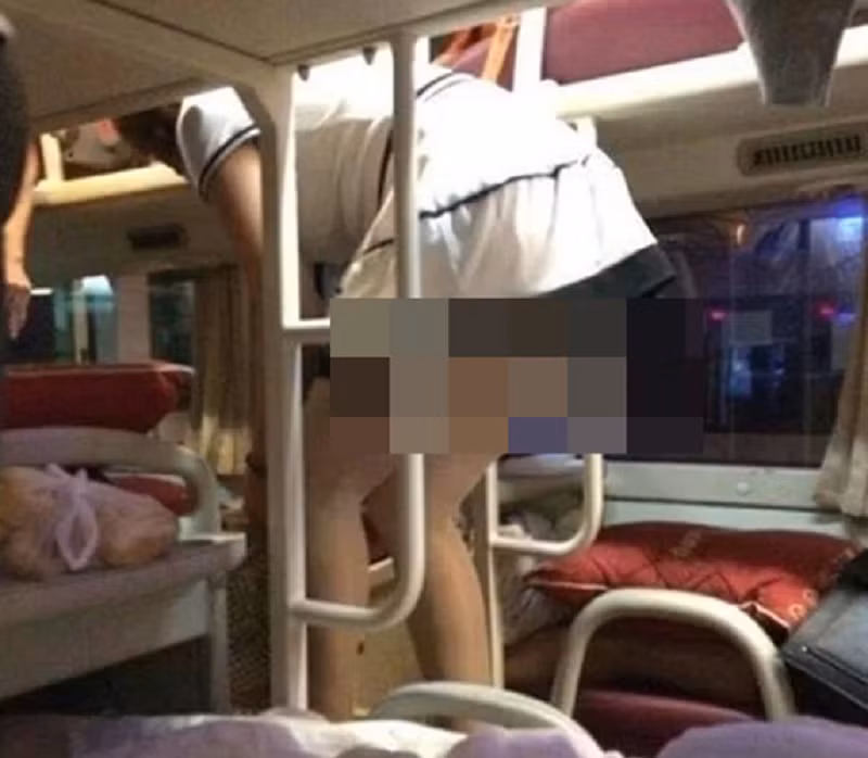 Đôi lúc vô tình chứng kiến những cảnh tượng này, nhiều dân mạng chỉ biết lắc đầu quay đi.