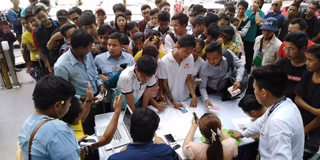 Ve tran DT Viet Nam - Myanmar tai AFF Cup 2018 chi bang coc tra sua