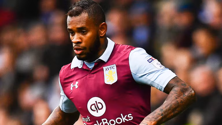 Còn về mặt đội tuyển quốc gia, Bacuna đã có tổng cộng 20 trận và ghi được 12 bàn thắng, đây là hiệu xuất khá cao.