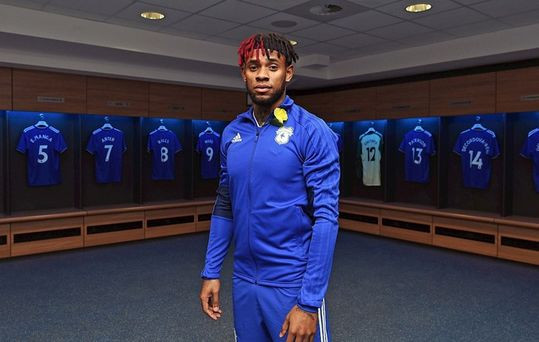Theo định giá từ trang chuyên chuyển nhượng các cầu thủ uy tín thế giới - Transfermarkt thì Leandro Bacuna 3 triệu bảng (~88 tỷ đồng).