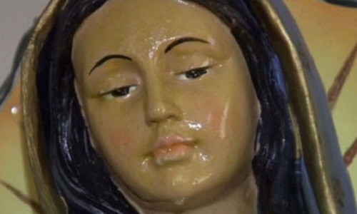 Bức tượng Trinh nữ bật khóc.