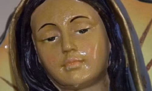 Bức tượng Trinh nữ bật khóc.