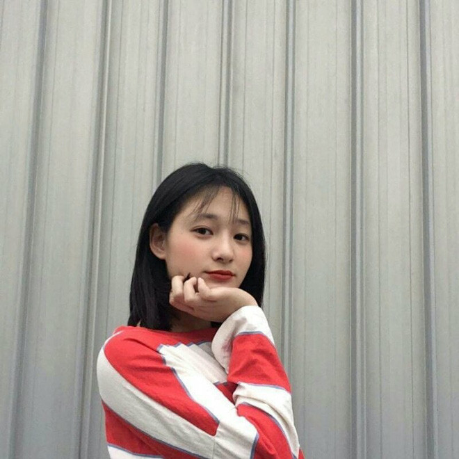 Sau khi phải lãnh hậu quả từ tay kéo của cô bạn cùng lớp, nữ sinh Hải Phòng nói trên mếu máo như sắp khóc tới nơi, còn những người bạn xung quanh thì phải ôm bụng cười ngặt nghẽo.