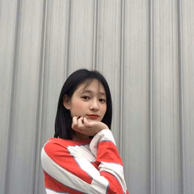 Sau khi phải lãnh hậu quả từ tay kéo của cô bạn cùng lớp, nữ sinh Hải Phòng nói trên mếu máo như sắp khóc tới nơi, còn những người bạn xung quanh thì phải ôm bụng cười ngặt nghẽo.