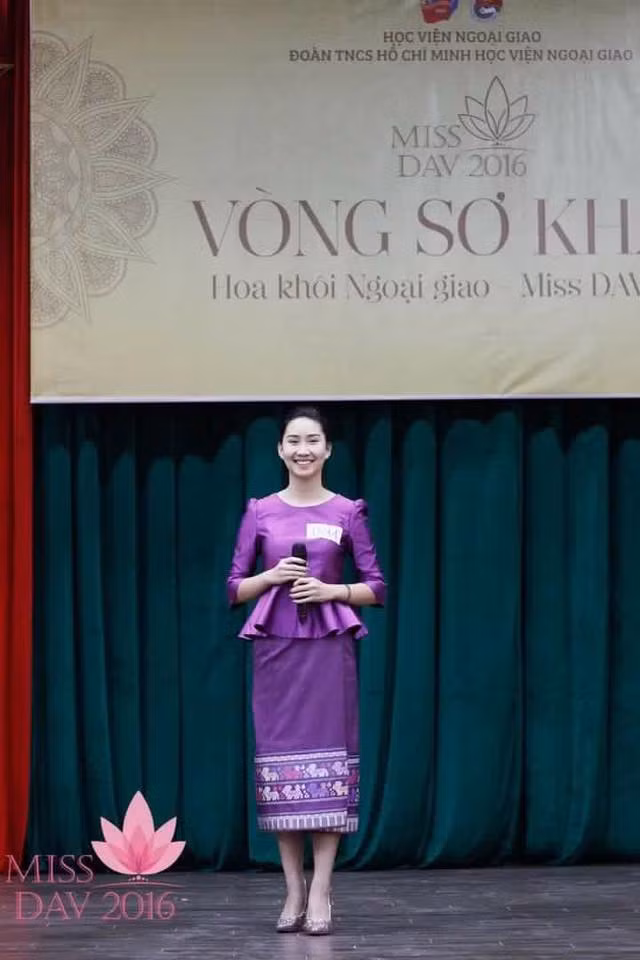 "Trong cuộc sống thường ngày, cha mẹ em vẫn kể rất nhiều về quê hương, về những điều tuyệt vời ở Việt Nam với con người và cuộc sống. Trong những lần được về thăm quê, em được cảm nhận một cách rõ nét những điều đó, chúng đã tạo cho em một cảm xúc rất đặc biệt....