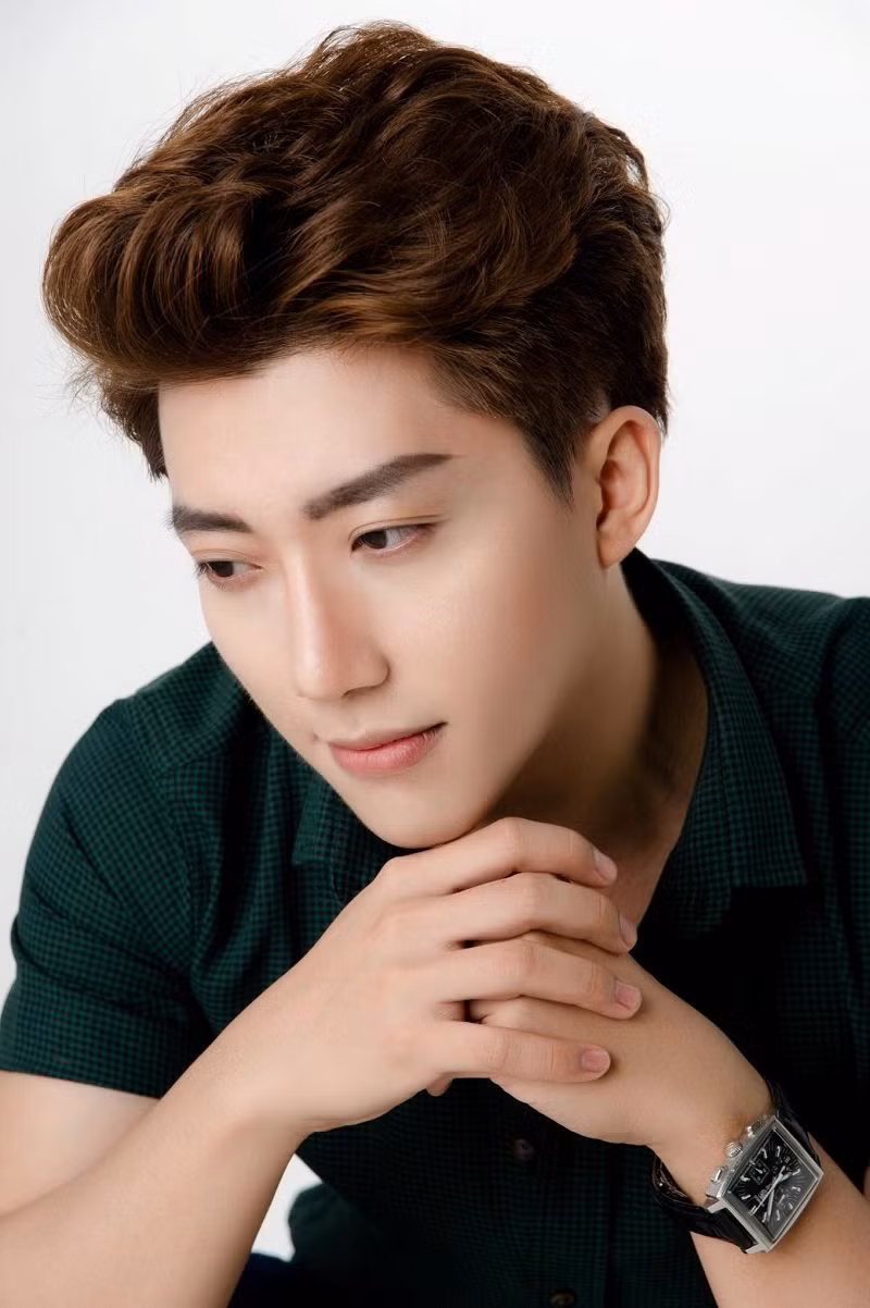 Nam bác sĩ phụ sản được nhắc tới với vẻ đẹp được so sánh với các nam thần Hàn Quốc đó là Trần Vũ Quang, hiện đang công tác tại khoa phụ sản bệnh viện Phụ sản Trung Ương.