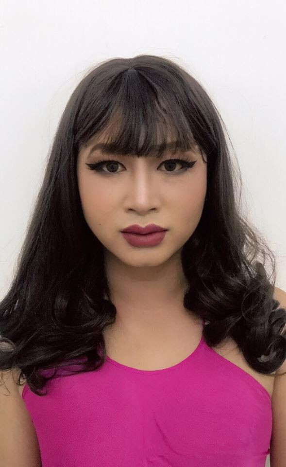 Còn với đại đa số dân mạng, họ đã đi từ cảm xúc này đến cảm xúc khác khi từ từ xem hành trình thay đổi dần dần dưới bàn tay trang điểm của anh chàng trên. Từ cảm thấy buồn cười, họ dần phải xuýt xoa vì anh ta khác biệt và xinh đẹp quá.