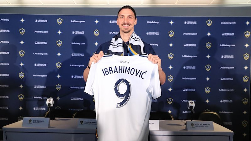 Ít ai biết được rằng Zlatan Ibrahimovic đã nhận được lời đề nghị cực khủng trước khi chuyển sang LA Galaxy.Southampton đang lên kế hoạch tăng cường hàng công cho mùa giải năm sau.